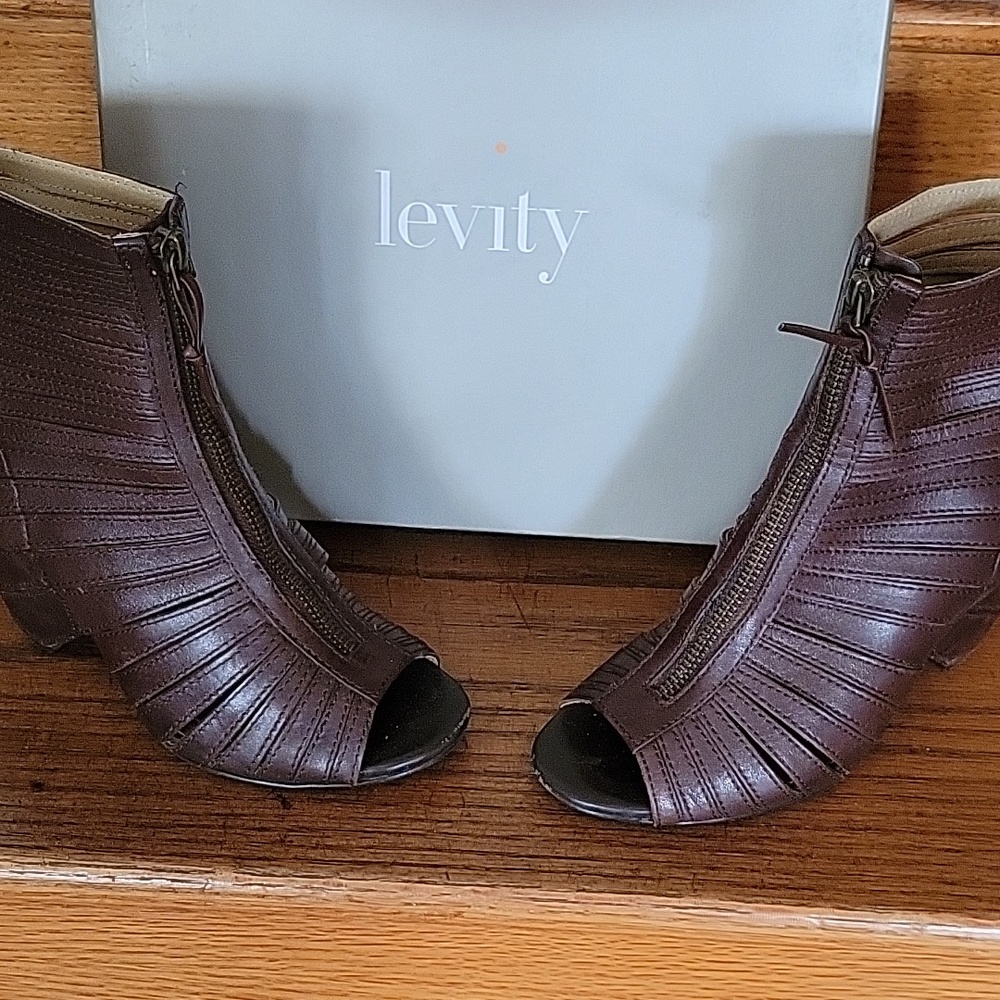 Levity-Susie Shootie Brw Leather Booties